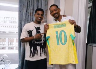 Rodrygo encontra Will Smith e entrega camisa da seleção brasileira